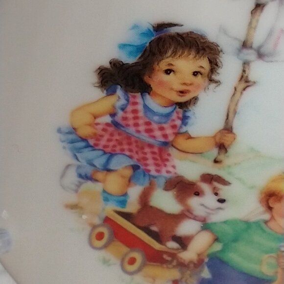 Vintage Avon Collectible Mother's Day Porcelain Plate 'Love on Parade" 1994 22K - Picture 8 of 16